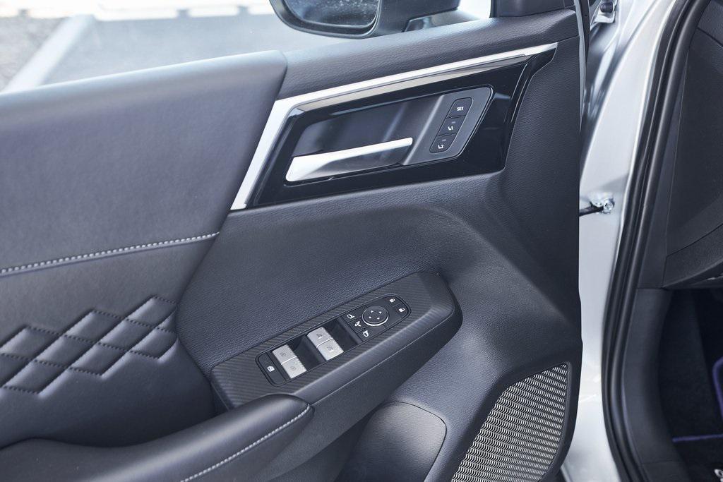new 2025 Mitsubishi Outlander PHEV car, priced at $46,384