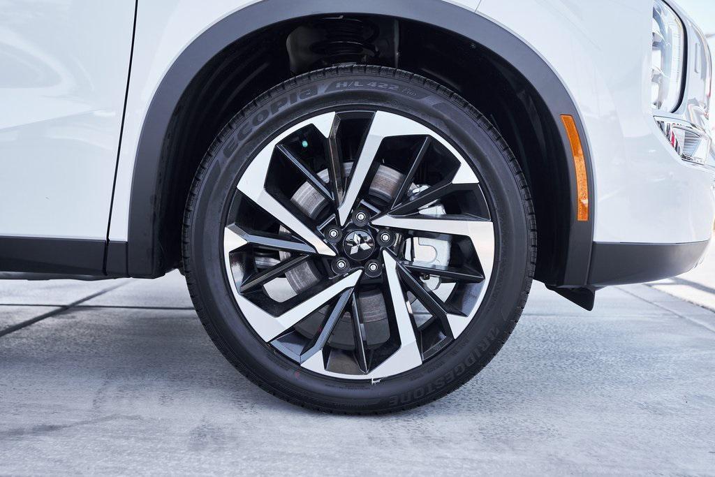 new 2025 Mitsubishi Outlander PHEV car, priced at $42,297