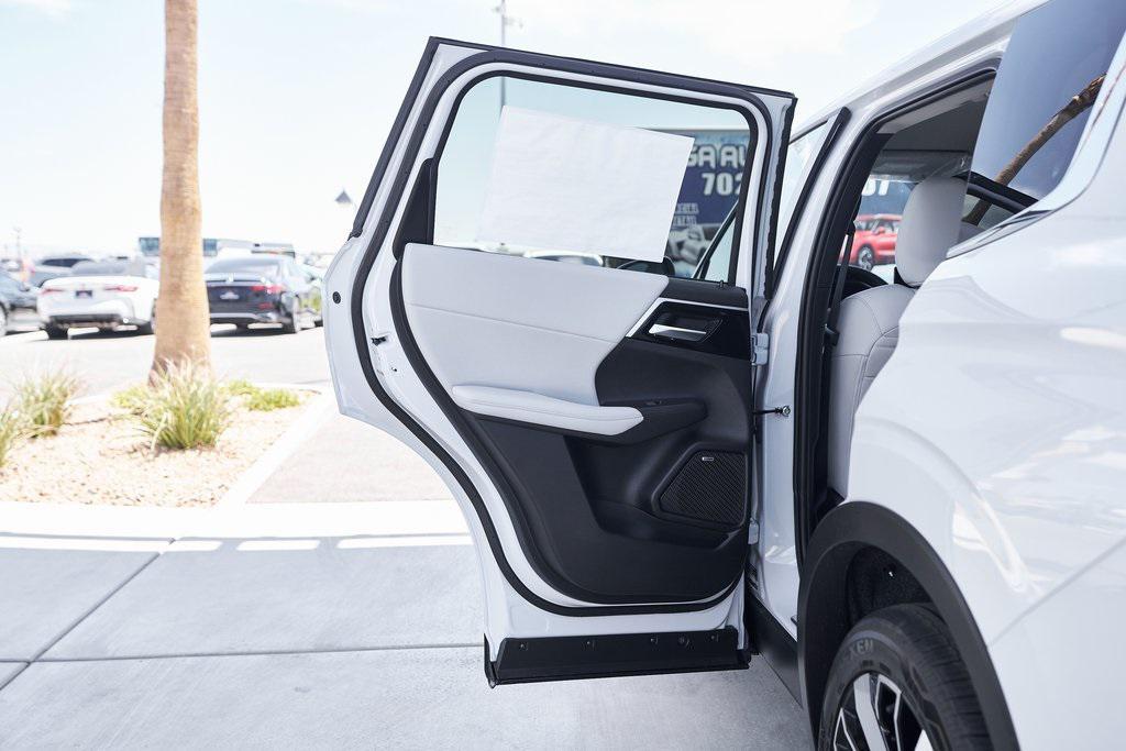 new 2025 Mitsubishi Outlander car, priced at $33,384