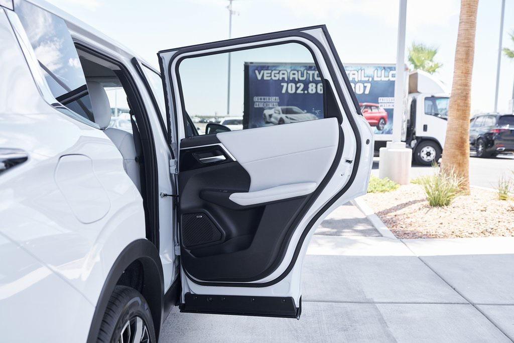 new 2025 Mitsubishi Outlander car, priced at $33,384
