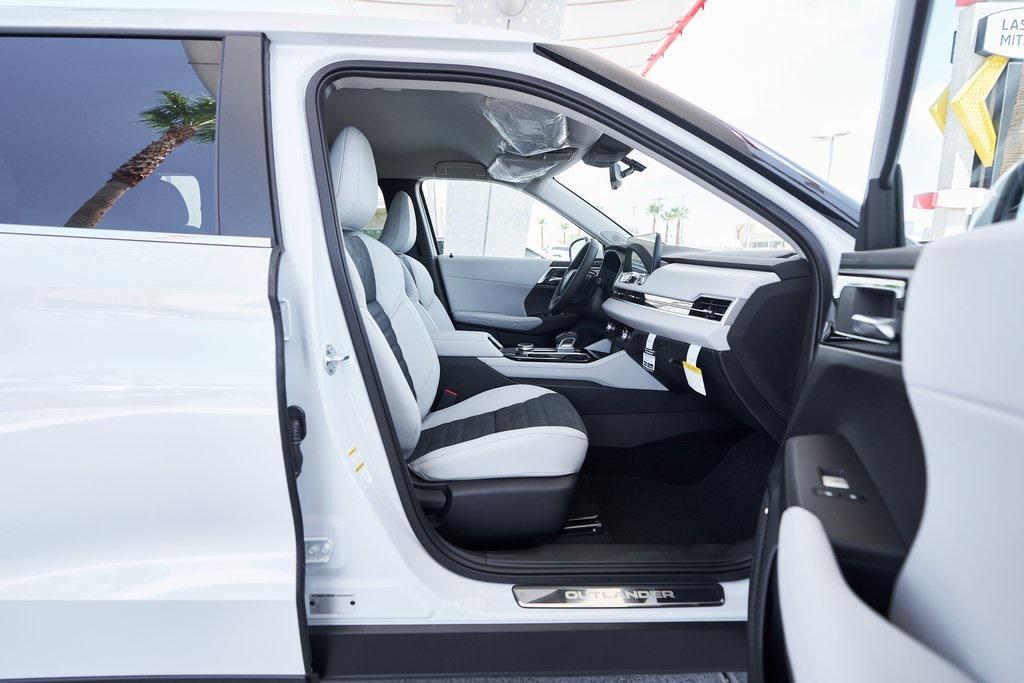 new 2025 Mitsubishi Outlander car, priced at $33,384