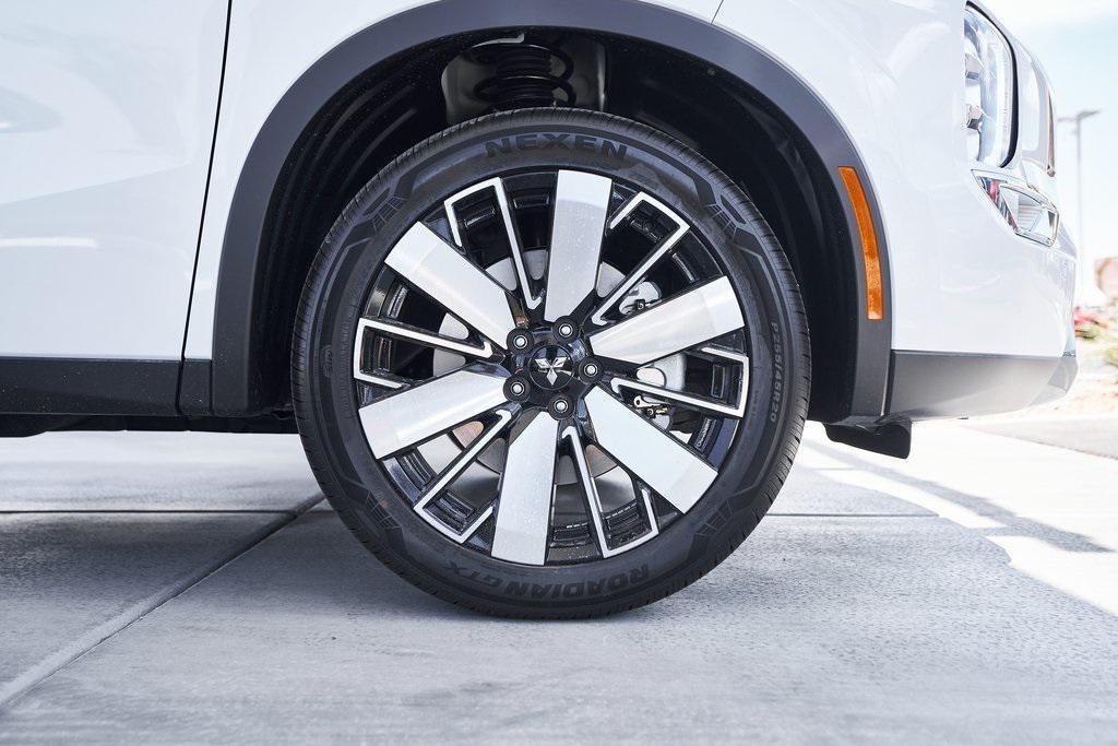new 2025 Mitsubishi Outlander car, priced at $33,384