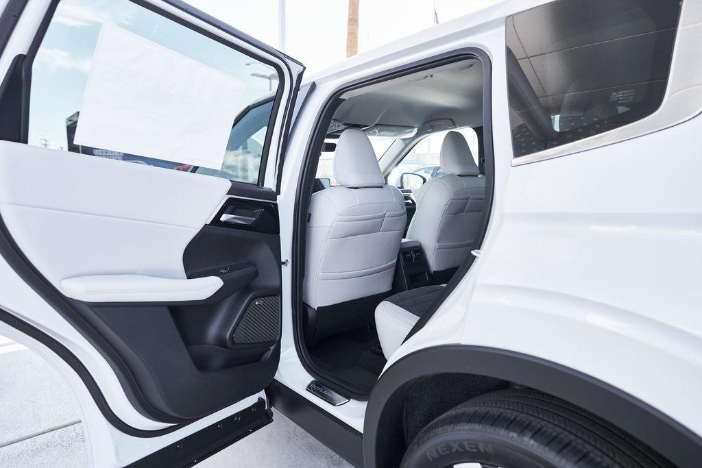 new 2025 Mitsubishi Outlander car, priced at $33,384