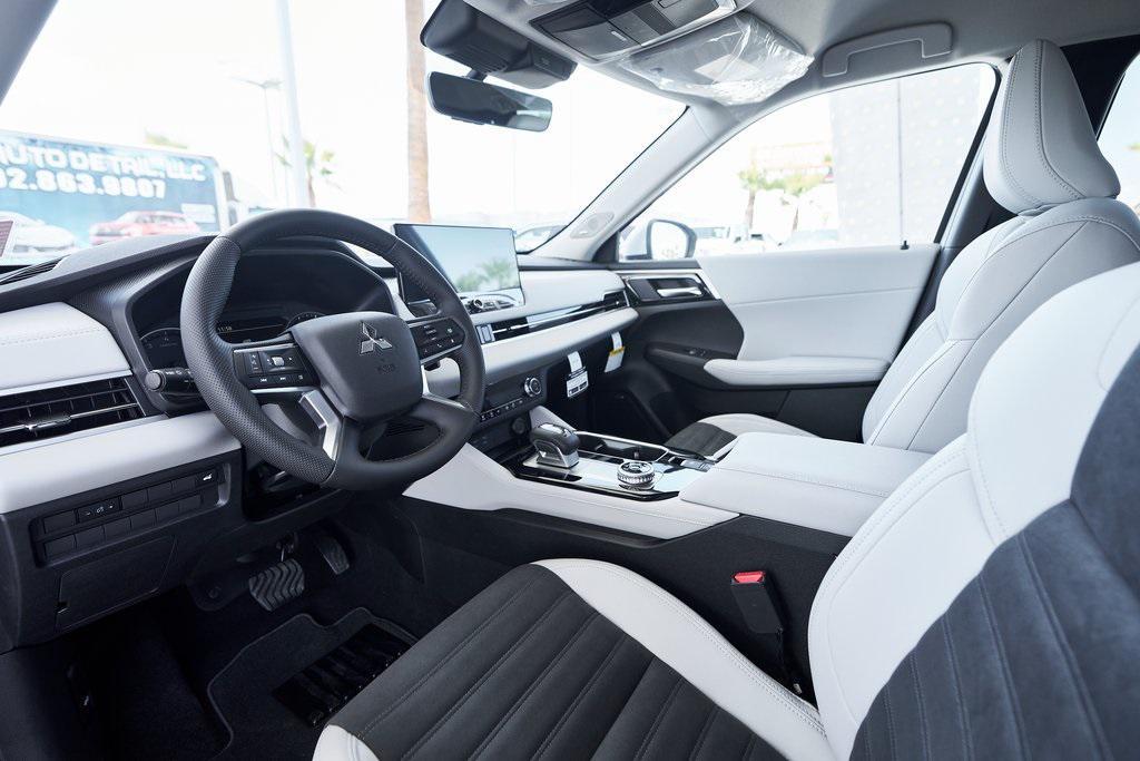 new 2025 Mitsubishi Outlander car, priced at $33,384