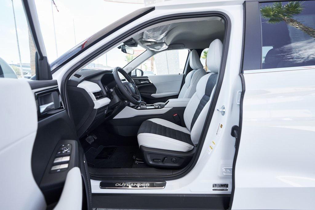 new 2025 Mitsubishi Outlander car, priced at $33,384