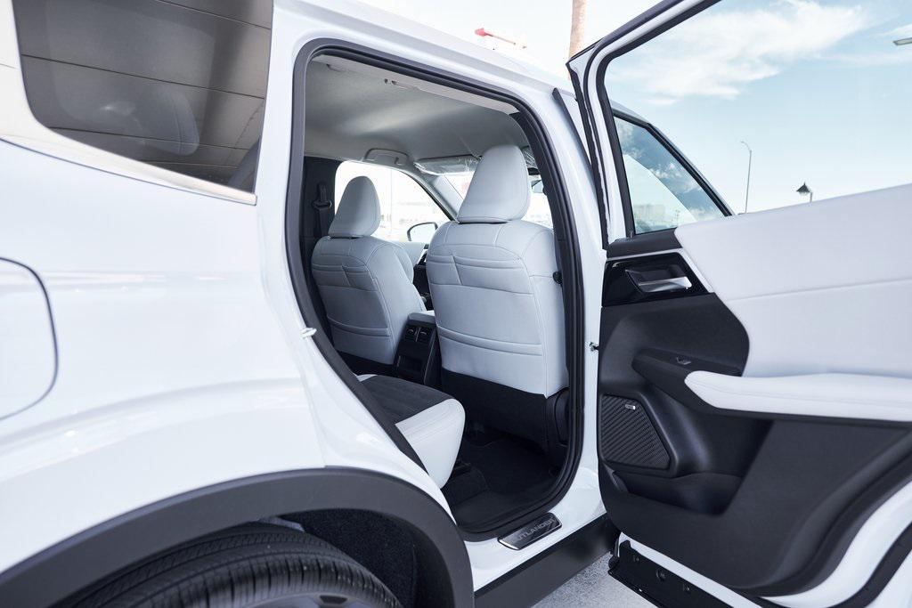 new 2025 Mitsubishi Outlander car, priced at $33,384