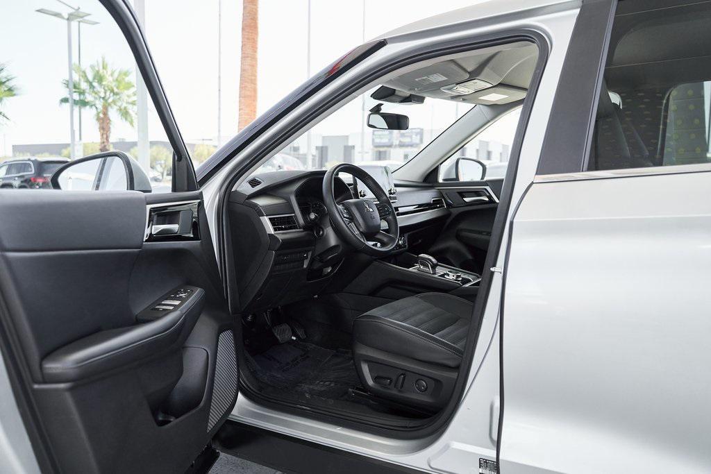 used 2024 Mitsubishi Outlander car, priced at $24,200