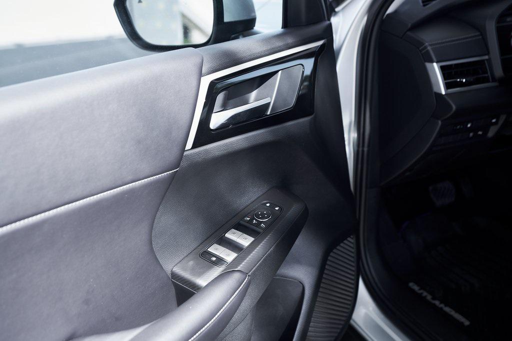 new 2025 Mitsubishi Outlander PHEV car, priced at $41,672