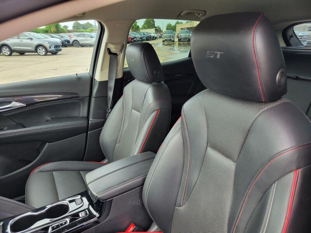 used 2023 Buick Envision car, priced at $27,475