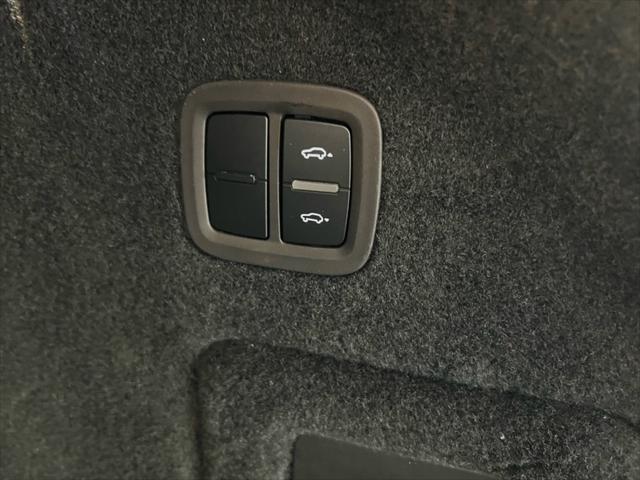 used 2022 Porsche Cayenne car, priced at $138,995