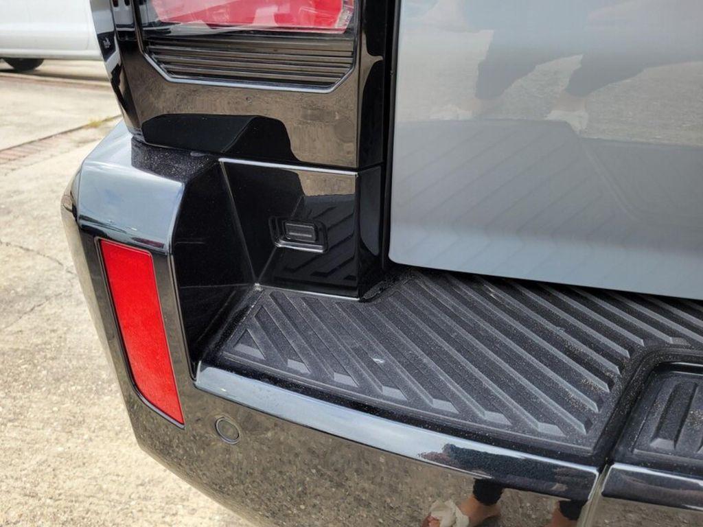 new 2024 GMC HUMMER EV SUV car, priced at $100,565