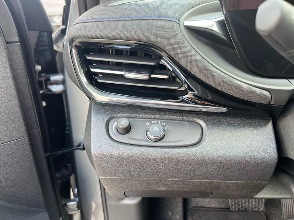 new 2025 Buick Envista car, priced at $29,565