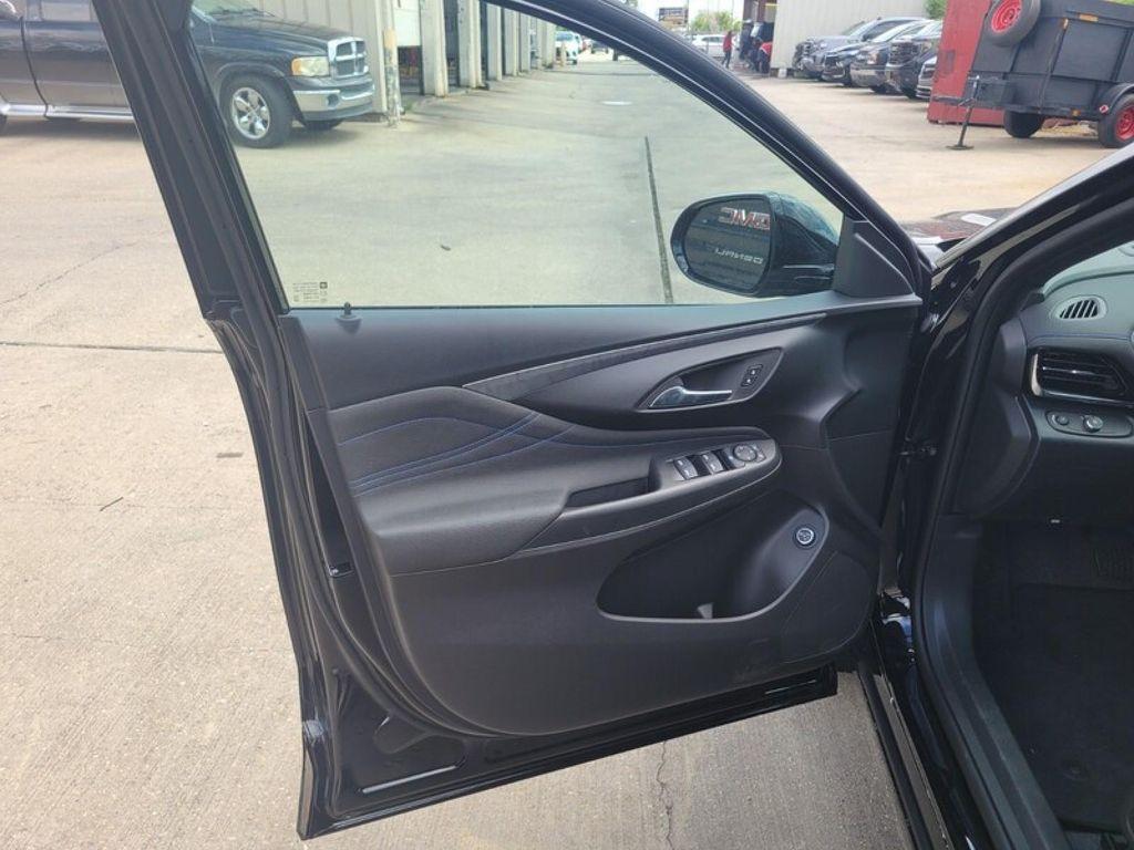 new 2025 Buick Envista car, priced at $29,565