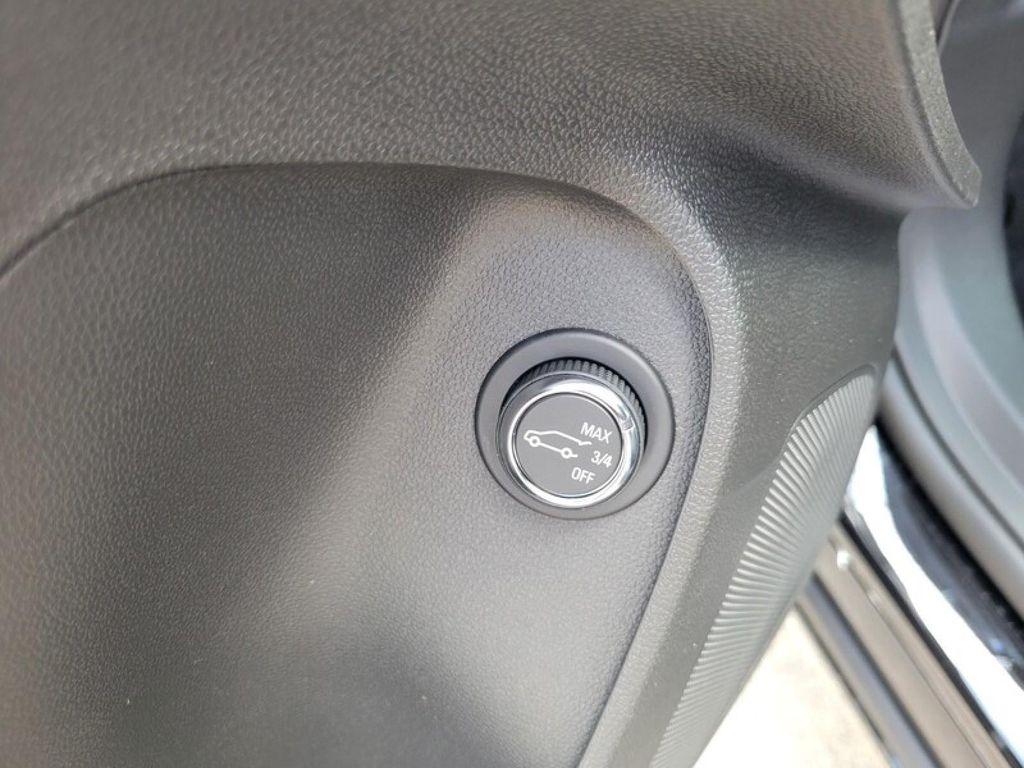 new 2025 Buick Envista car, priced at $29,565