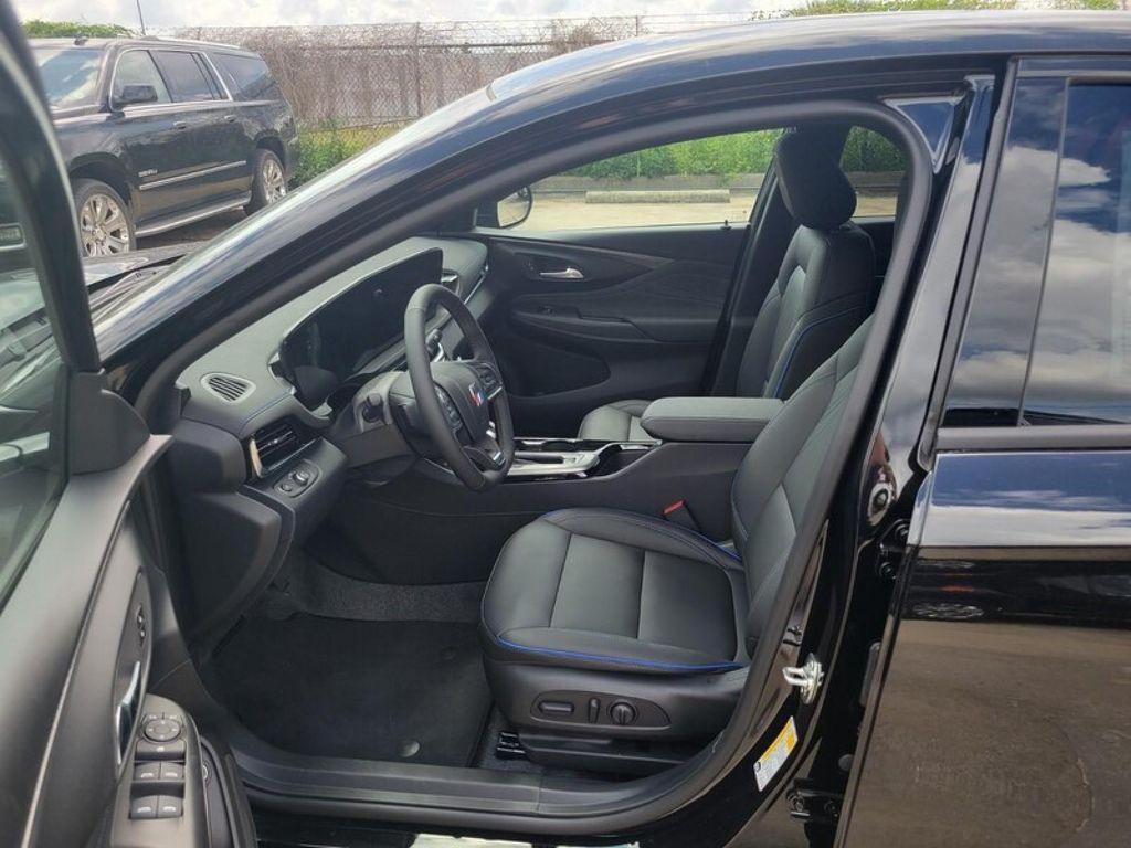 new 2025 Buick Envista car, priced at $29,565