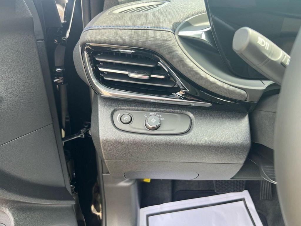 new 2025 Buick Envista car, priced at $29,565