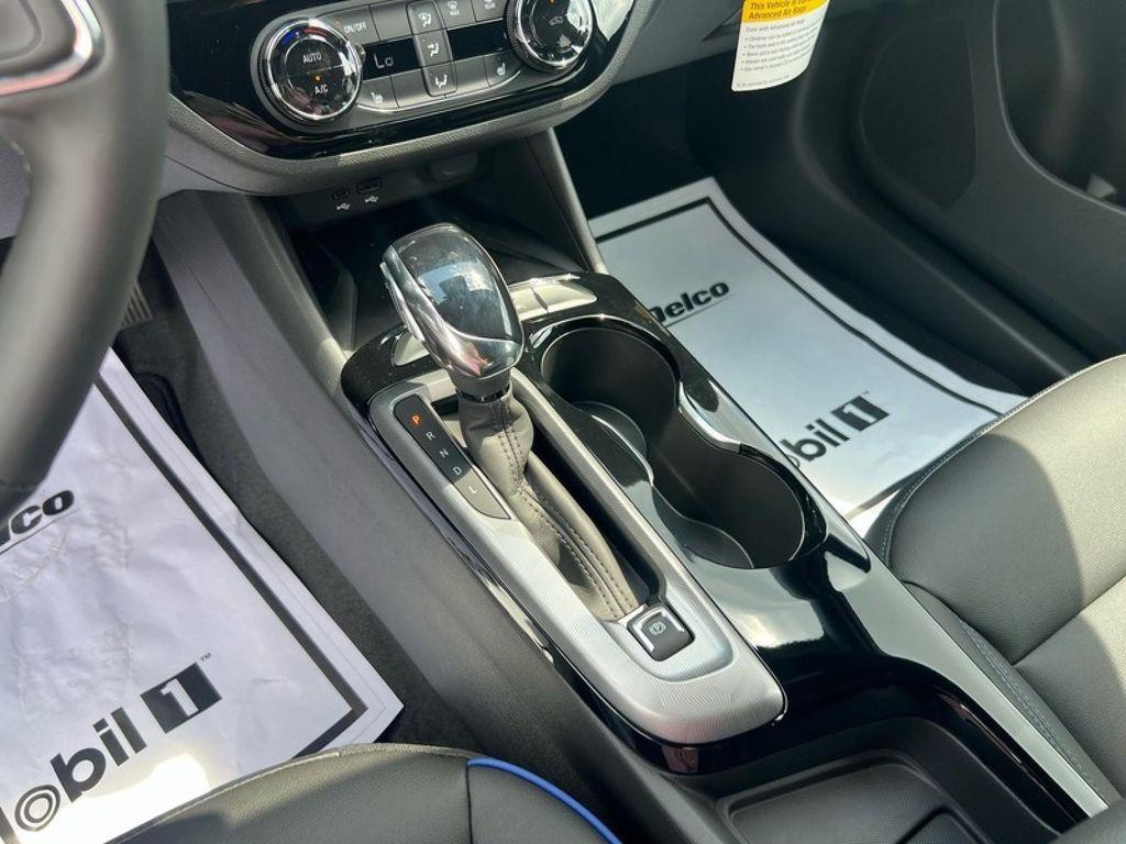 new 2025 Buick Envista car, priced at $29,565