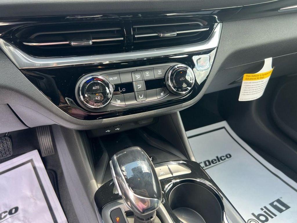 new 2025 Buick Envista car, priced at $29,565