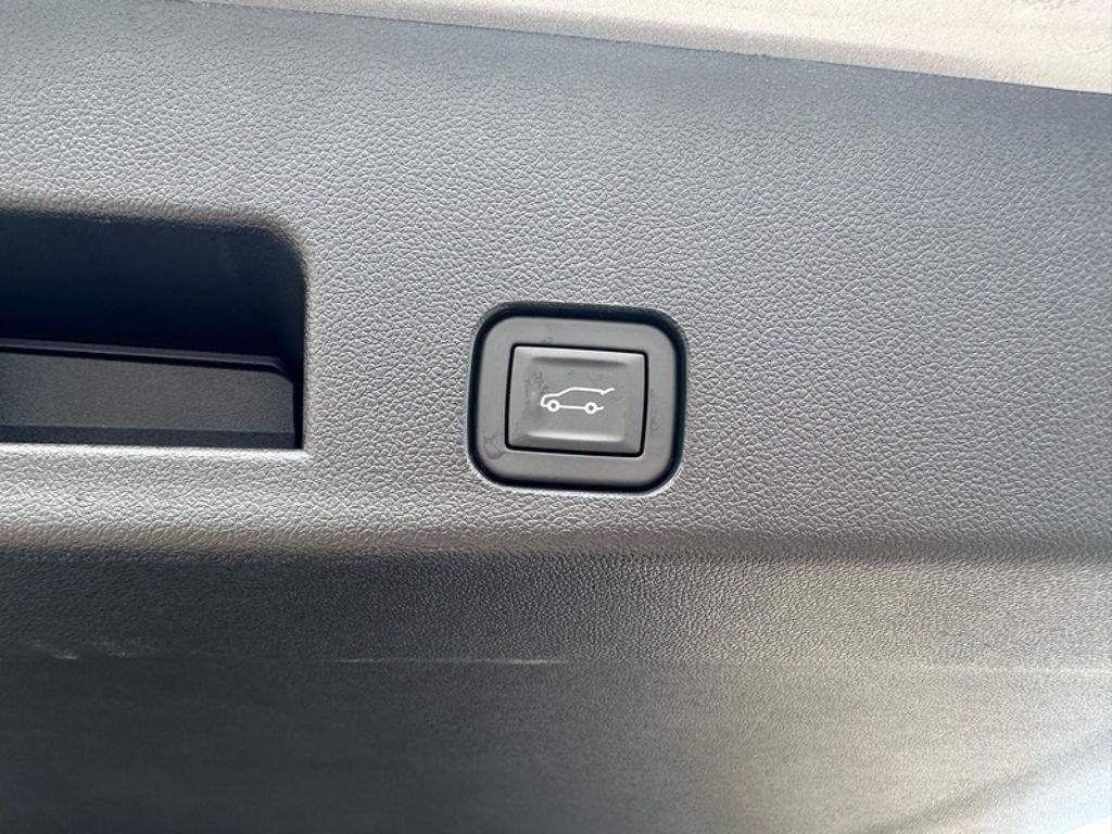 new 2025 GMC Acadia car, priced at $42,325