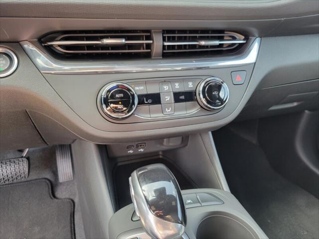 new 2025 Buick Envista car, priced at $25,195