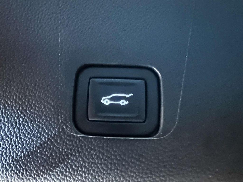 used 2022 Chevrolet Traverse car, priced at $30,292