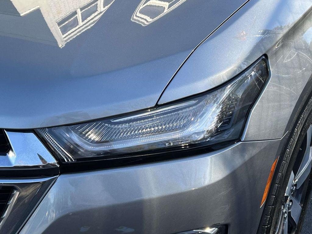 used 2023 Chevrolet Traverse car, priced at $27,198