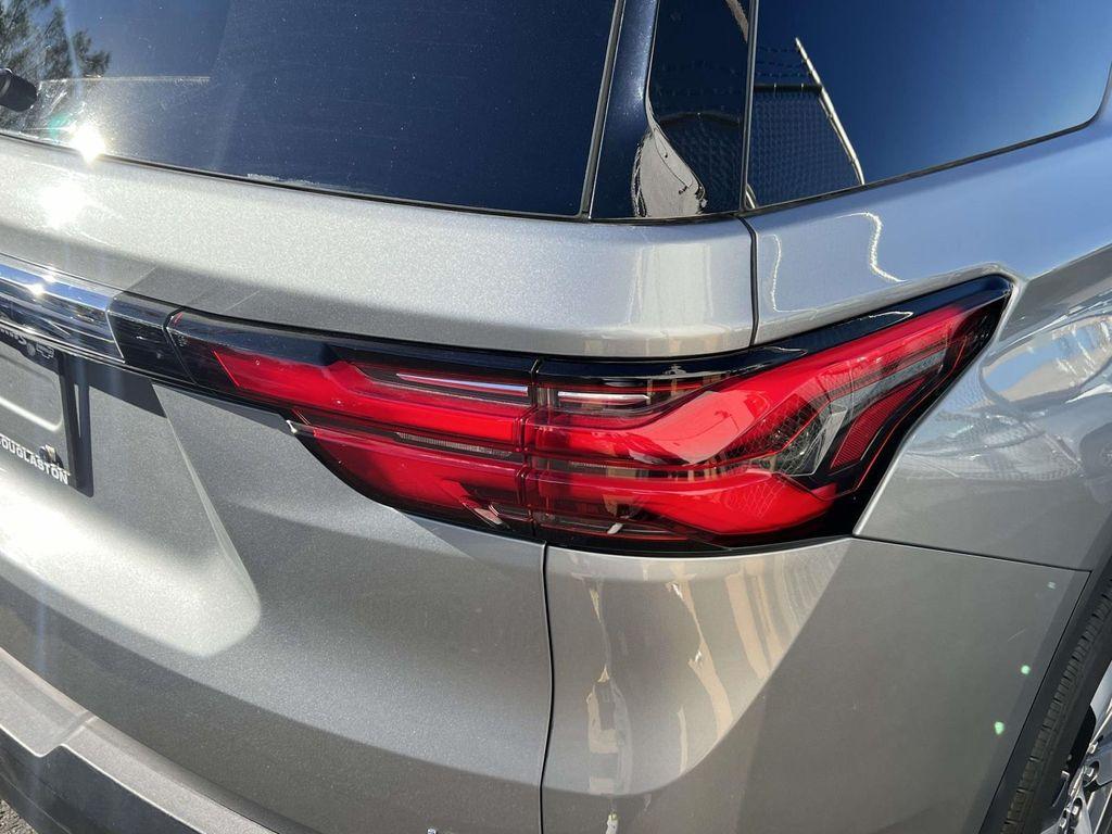 used 2023 Chevrolet Traverse car, priced at $27,198