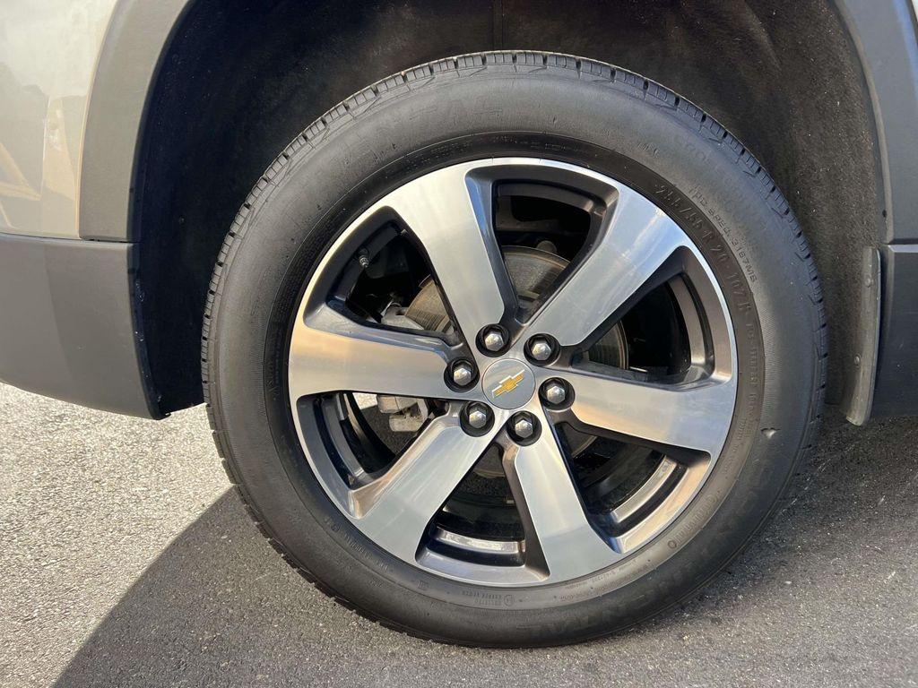 used 2023 Chevrolet Traverse car, priced at $27,198