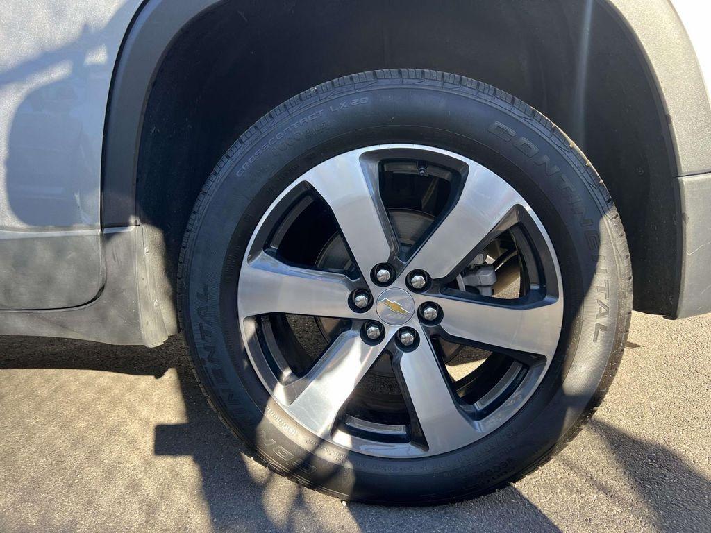 used 2023 Chevrolet Traverse car, priced at $27,198