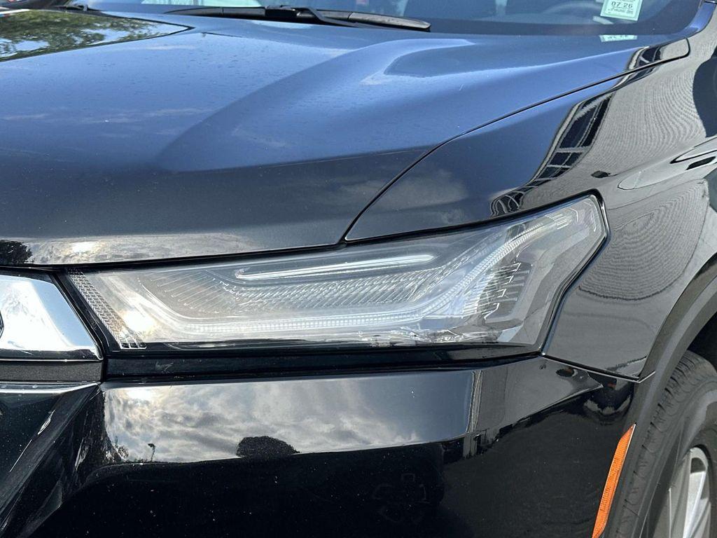 used 2023 Chevrolet Traverse car, priced at $22,991