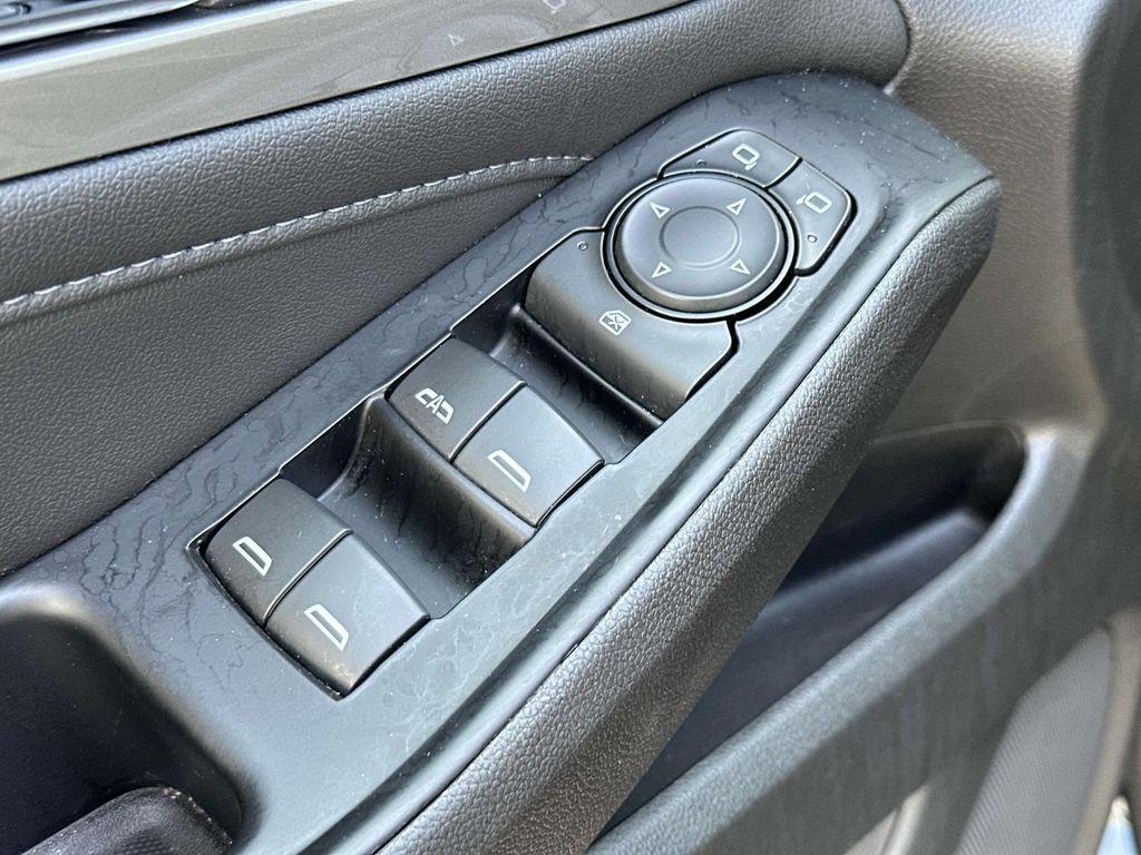 used 2023 Chevrolet Traverse car, priced at $22,991