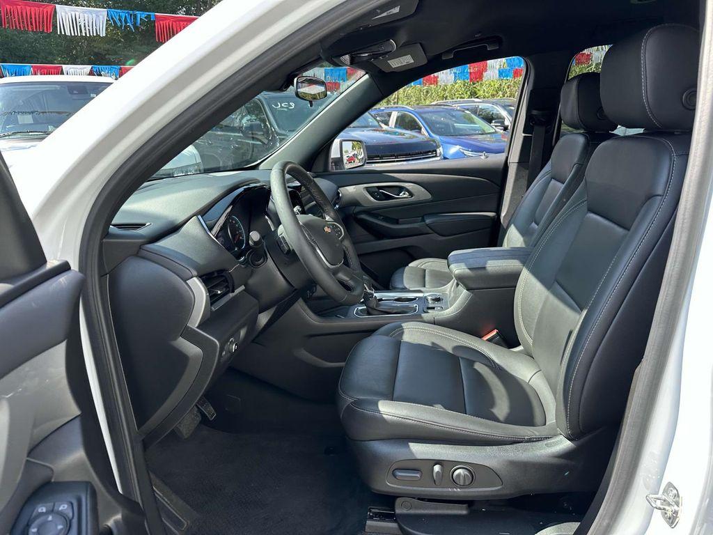 used 2023 Chevrolet Traverse car, priced at $28,991