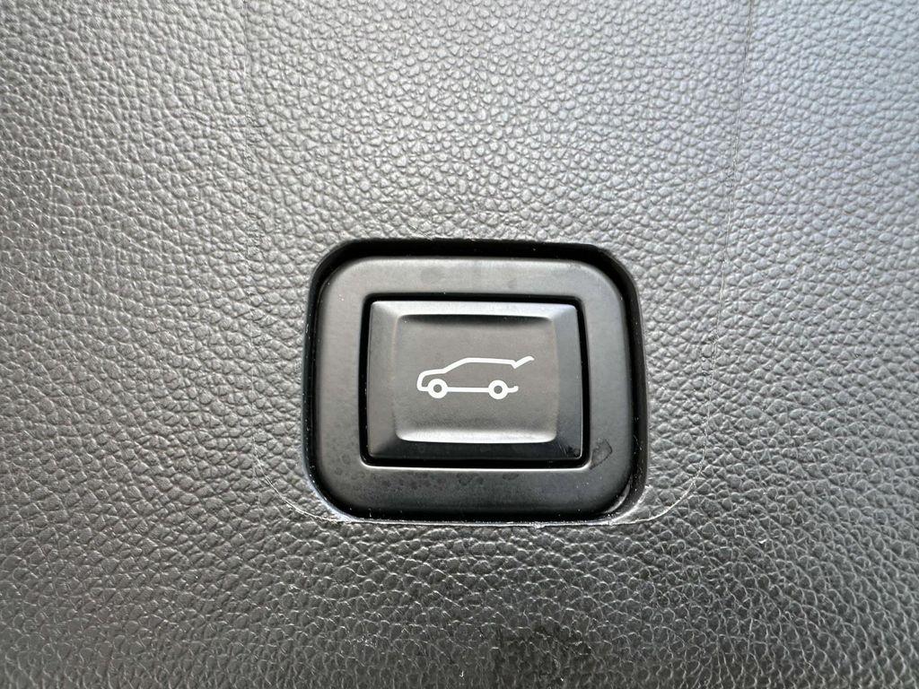 used 2023 Chevrolet Traverse car, priced at $28,991