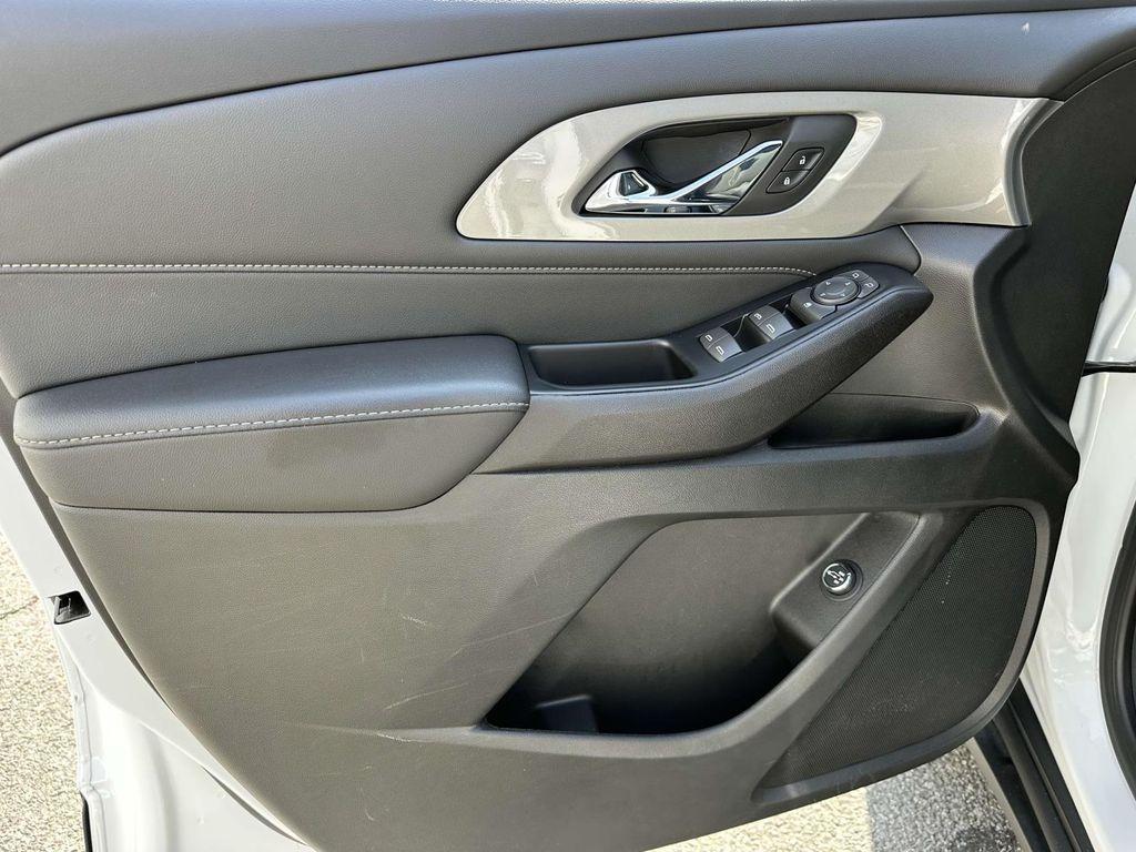 used 2023 Chevrolet Traverse car, priced at $28,991