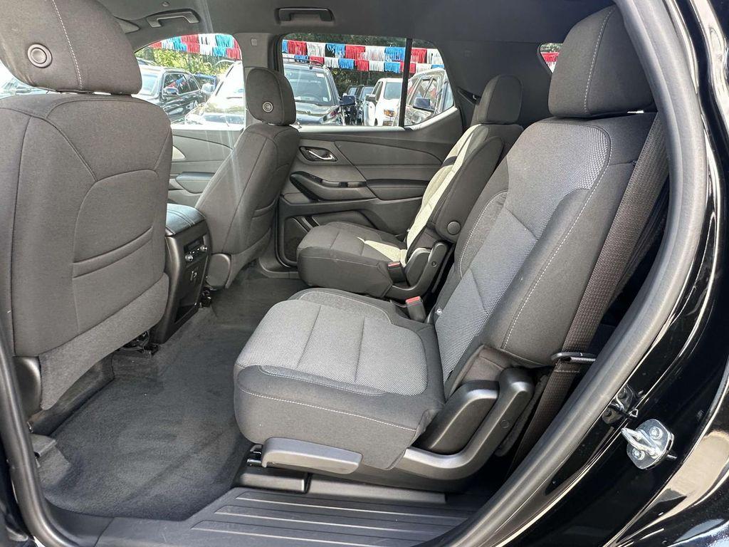 used 2023 Chevrolet Traverse car, priced at $28,991