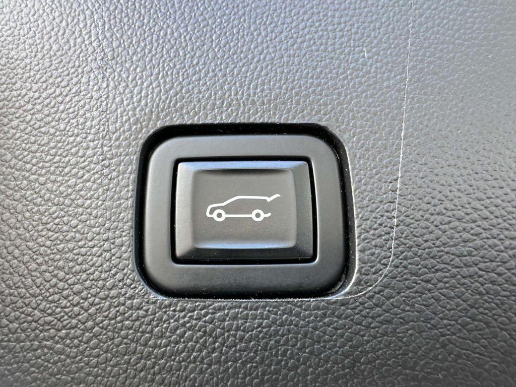 used 2023 Chevrolet Traverse car, priced at $28,991