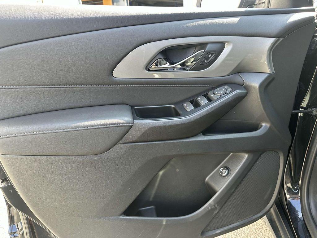 used 2023 Chevrolet Traverse car, priced at $28,991
