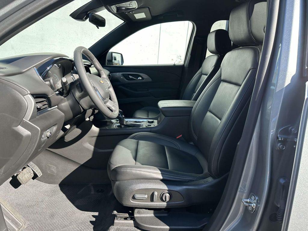 used 2023 Chevrolet Traverse car, priced at $30,888