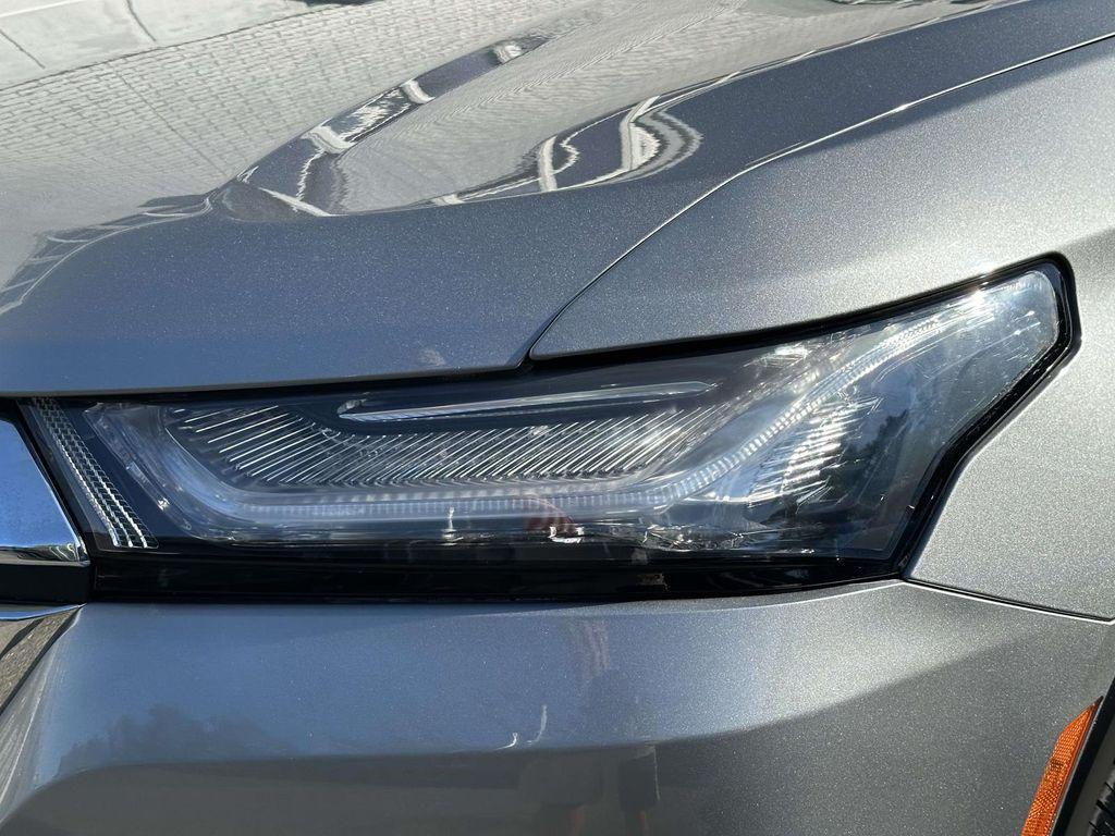 used 2023 Chevrolet Traverse car, priced at $30,888