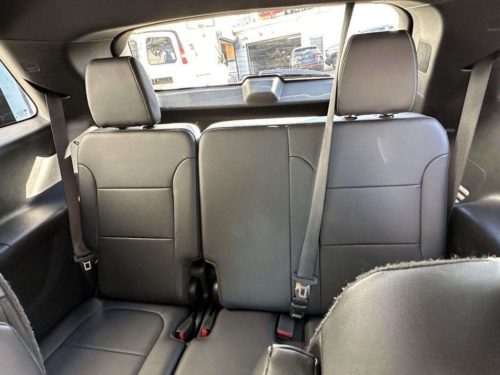 used 2023 Chevrolet Traverse car, priced at $30,888