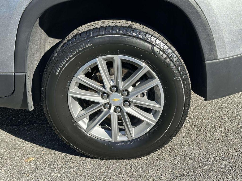 used 2023 Chevrolet Traverse car, priced at $30,888