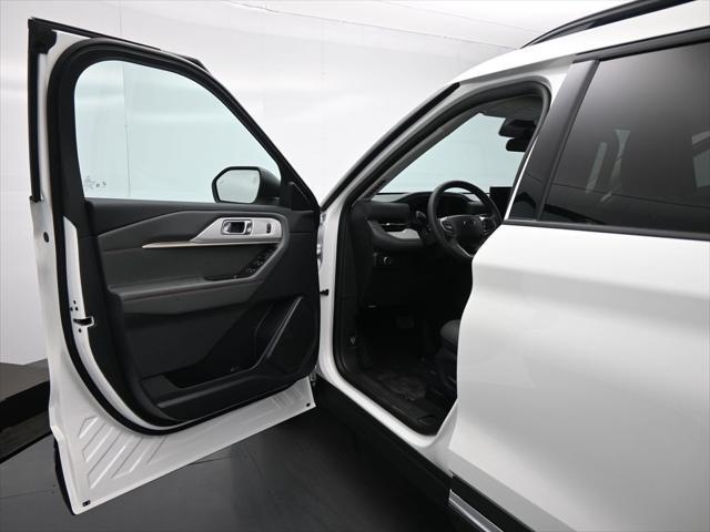 new 2025 Ford Explorer car, priced at $41,618