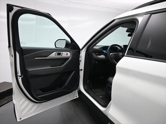 new 2025 Ford Explorer car, priced at $45,415