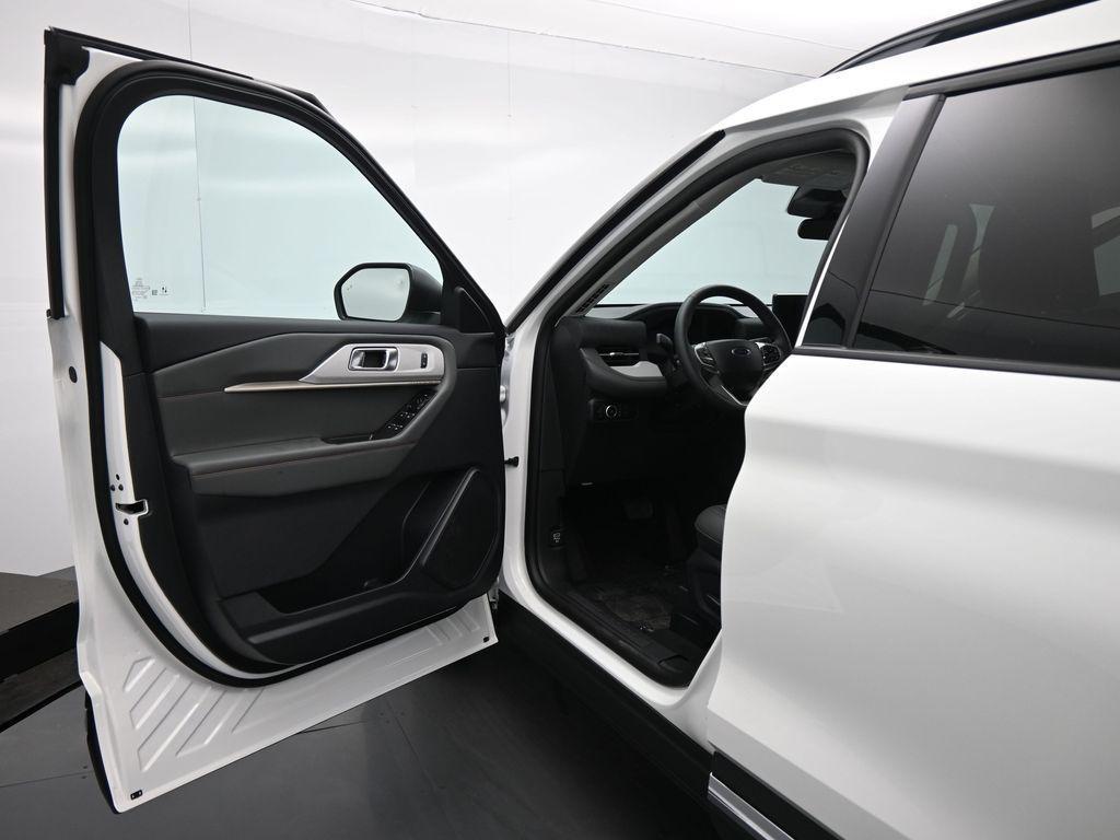 new 2025 Ford Explorer car, priced at $41,440
