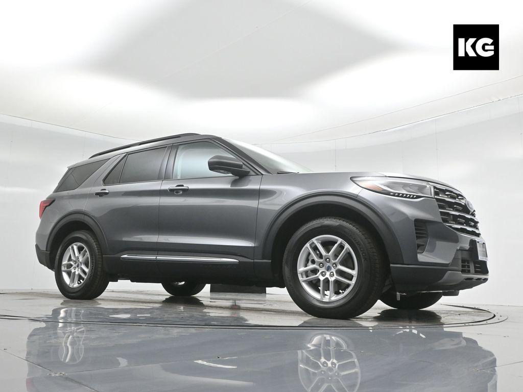new 2025 Ford Explorer car, priced at $40,645