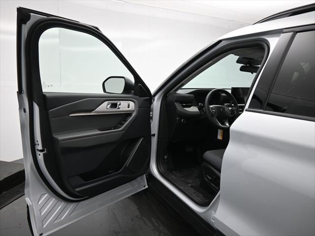 new 2025 Ford Explorer car, priced at $40,437