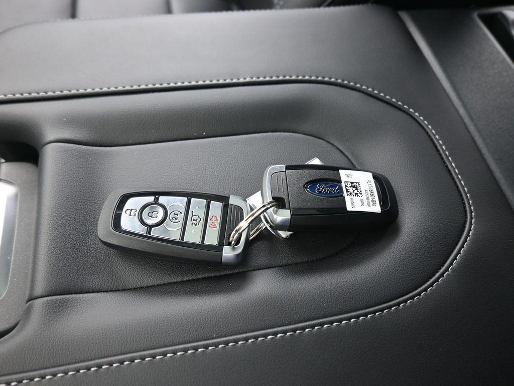 new 2025 Ford Expedition car, priced at $82,365