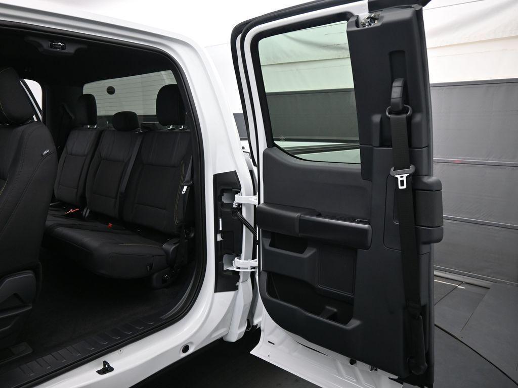 new 2025 Ford F-150 car, priced at $40,195