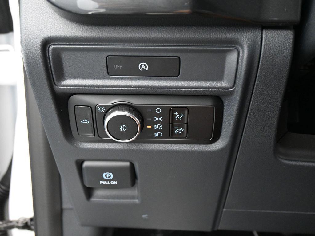 new 2025 Ford F-150 car, priced at $40,195