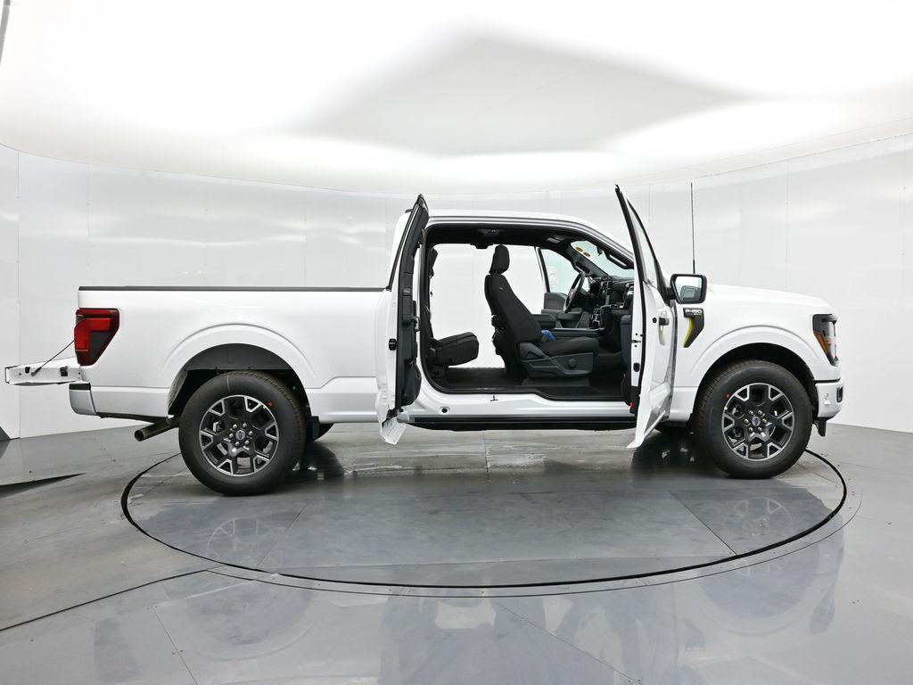 new 2025 Ford F-150 car, priced at $40,195